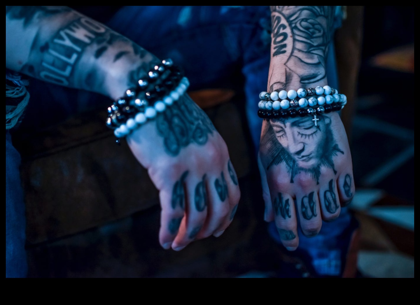 Hidden Vistas: גילוי הקסם של קעקועים על היד