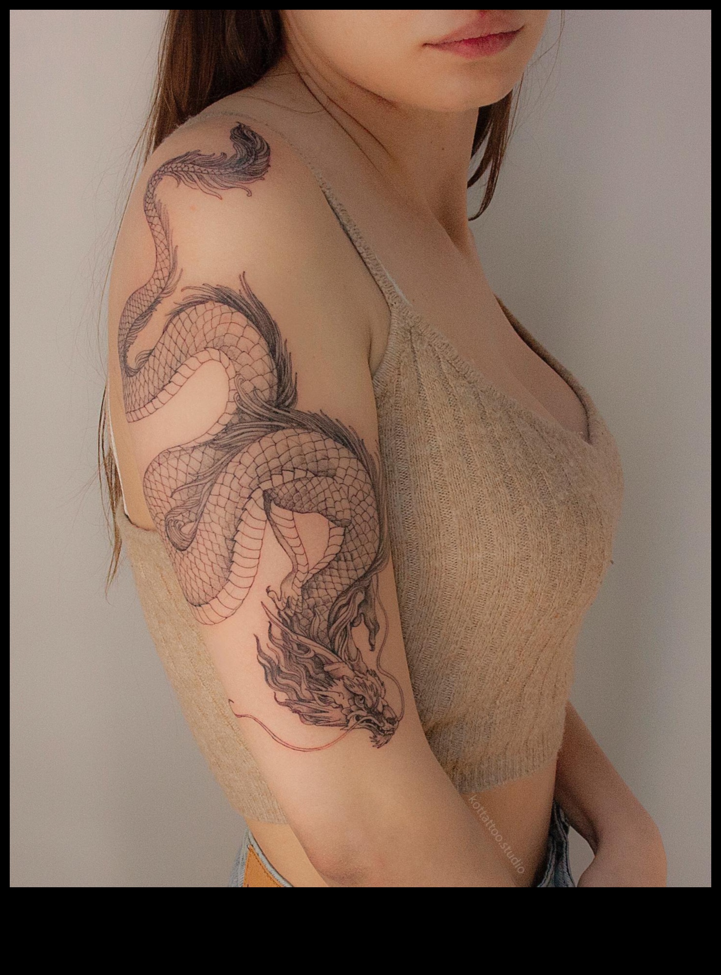 זרוע אלגנטיות מסע לעולם של קעקועים בעיצוב נועז 2 אלגנטיות זרועות: מסע אל העולם של קעקועים בעיצוב נועז