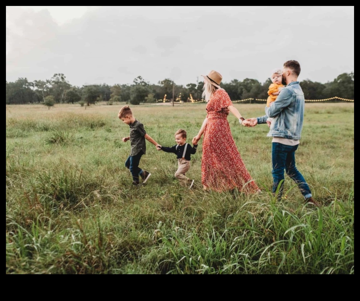 משפחות מודעות כיצד להתחבר לילדים שלך בעולם מאתגר 5 משפחות מודעות: אימוץ חיבור באמצעות הורות