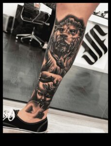 לחישות של דיו: חשיפת הסודות של אמנות קעקוע רגל מדהימה