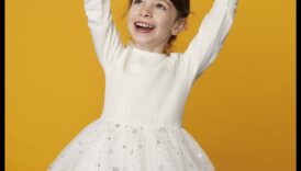 פאשניסטות קטנות לקשט את הצעירים האישי שלך בטרנדים האחרונים לכל משחק 6 פאשניסטות קטנות: תלבושות טרנדיות לילדים לכל אירוע